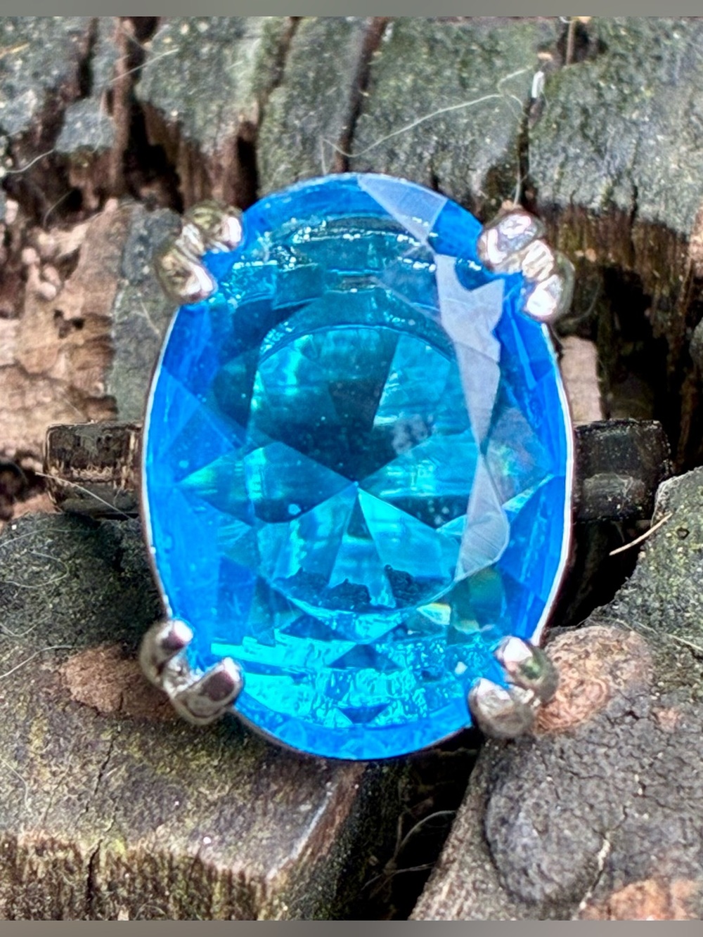 💙 Large Vibrant Blue Oval Egg Shape Faceted Gemstone Statement Ring